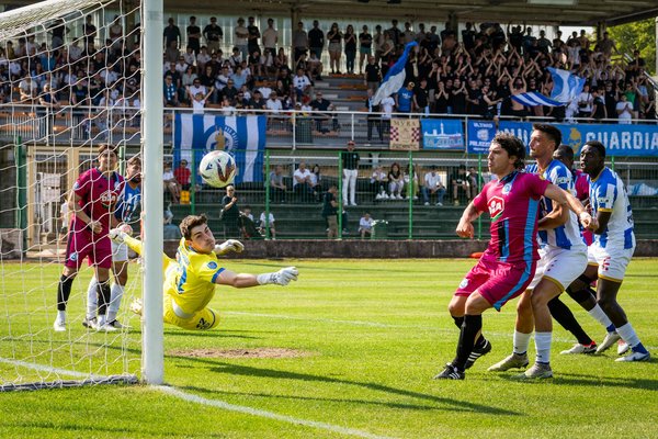 Mastering the Slopes: Innovative Strategies for UK Ski Instructors to Teach Advanced Techniques to Beginners