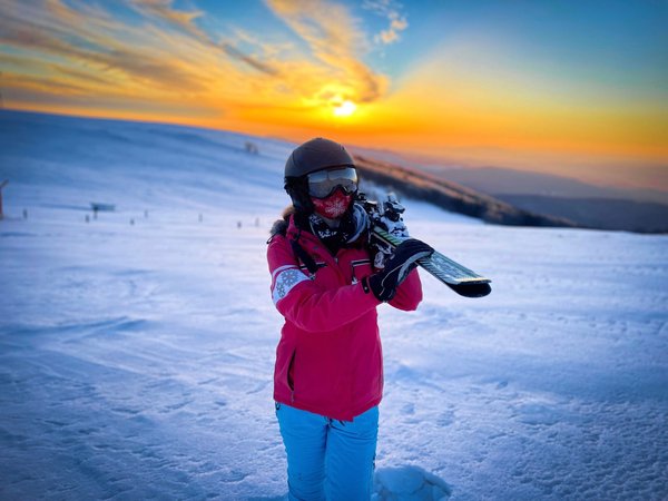 Explore exciting ski lessons for all ages in les deux alpes